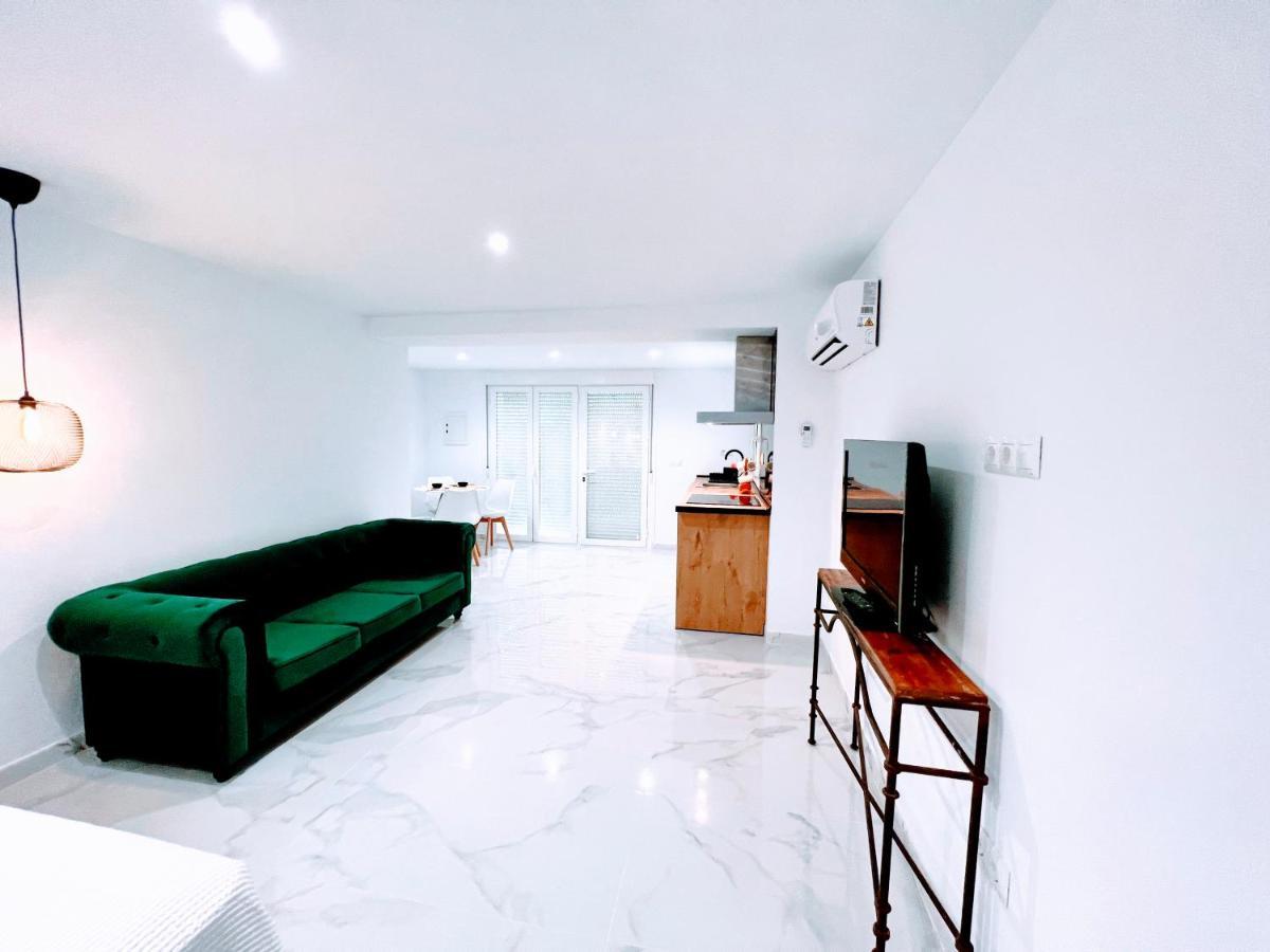 Garden Boutique Apartment El Faro Exterior photo