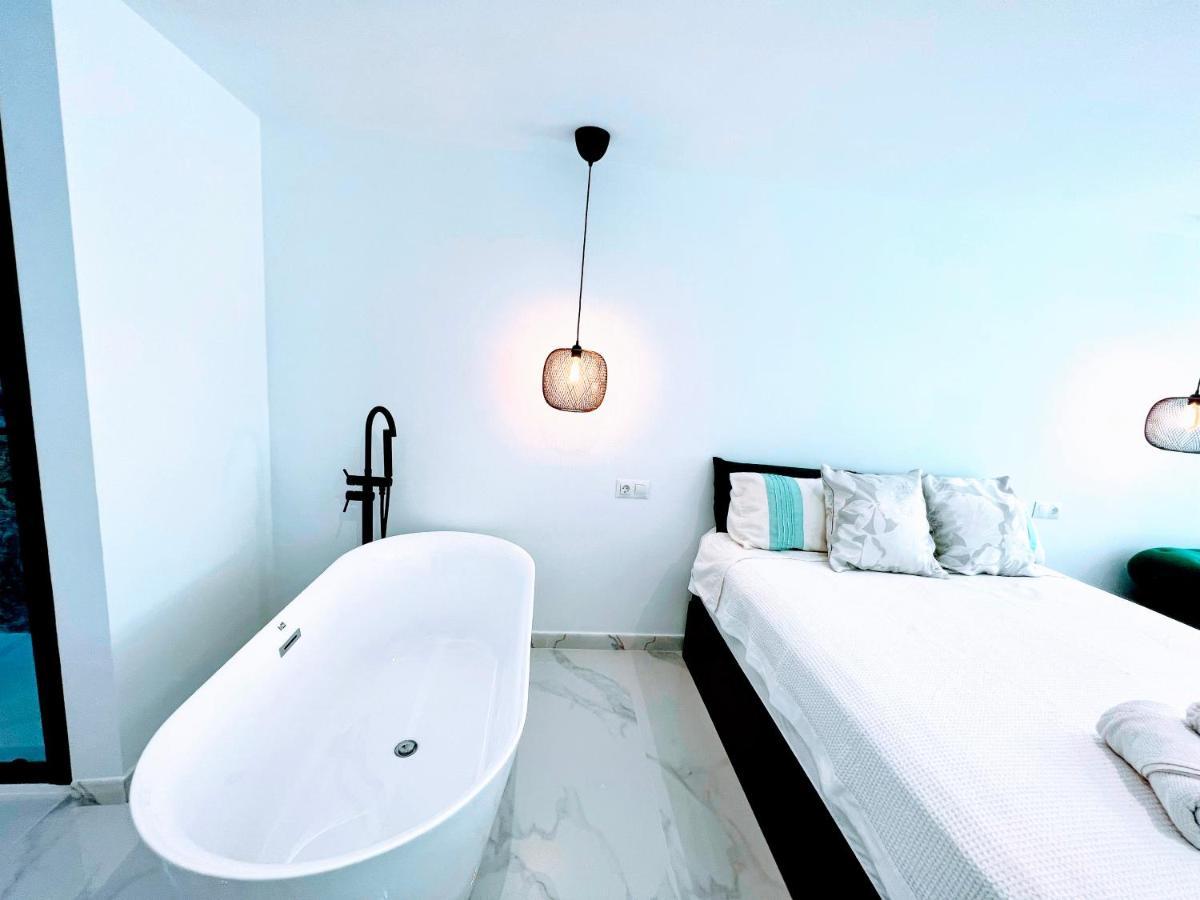 Garden Boutique Apartment El Faro Exterior photo